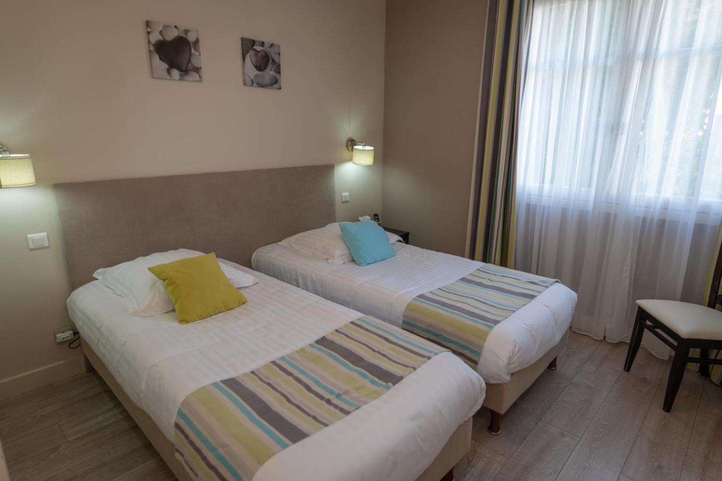 Logis Hotel La Croix Du Sud Le Tour-du-Parc Εξωτερικό φωτογραφία